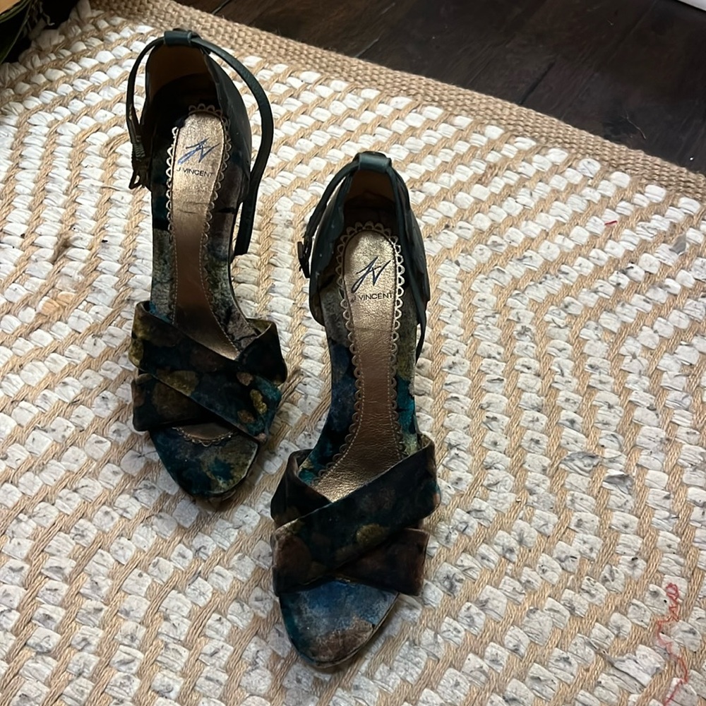 J.Vincent Vintage velvet wedge size 6
